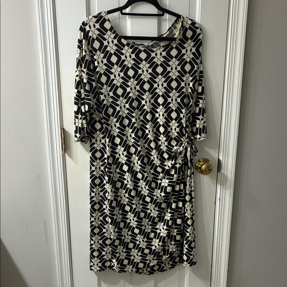 Robbie Bee Black and Cream Geometric Wrap-Detail Midi Dress